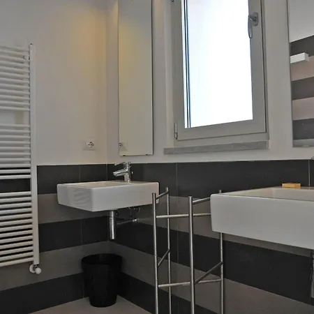 Micol 5' From The Sea! Luni