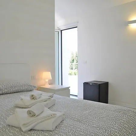 Micol 5' From The Sea! Luni