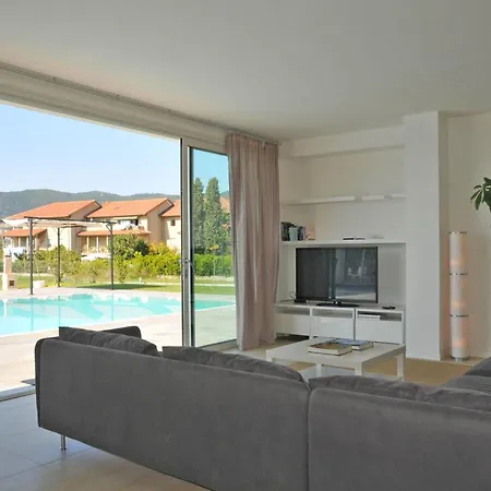 Micol 5' From The Sea! Luni