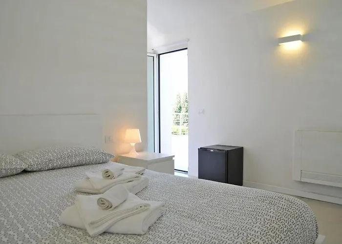 Micol 5' From The Sea! Luni