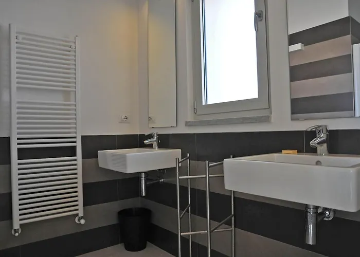 Micol 5' From The Sea! Luni