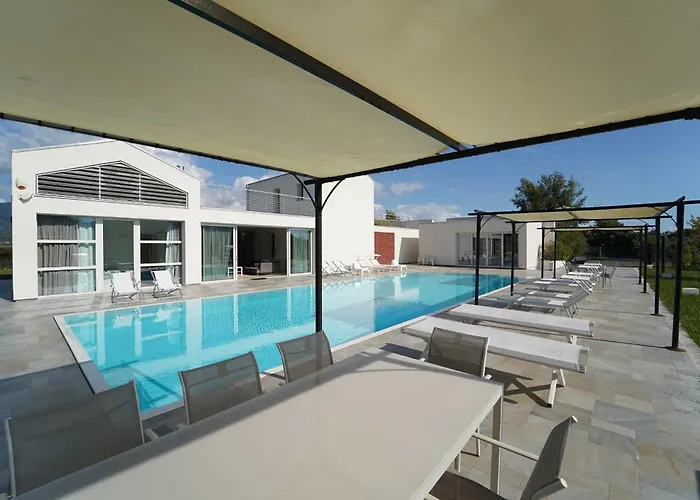 Micol 5' From The Sea! Luni